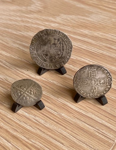 Wooden coin stands - coin, *2